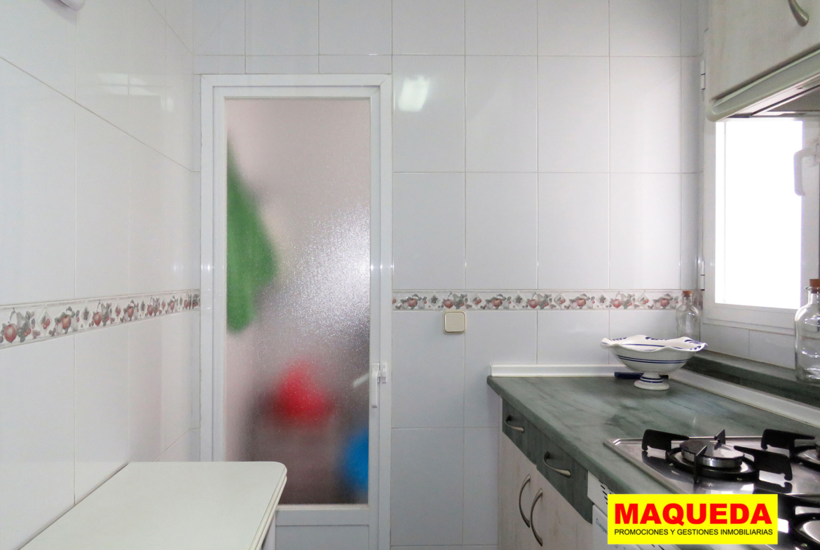 Cocina con tendedero del piso en venta en zona centro de Alcorcón, junto a calle Mayor