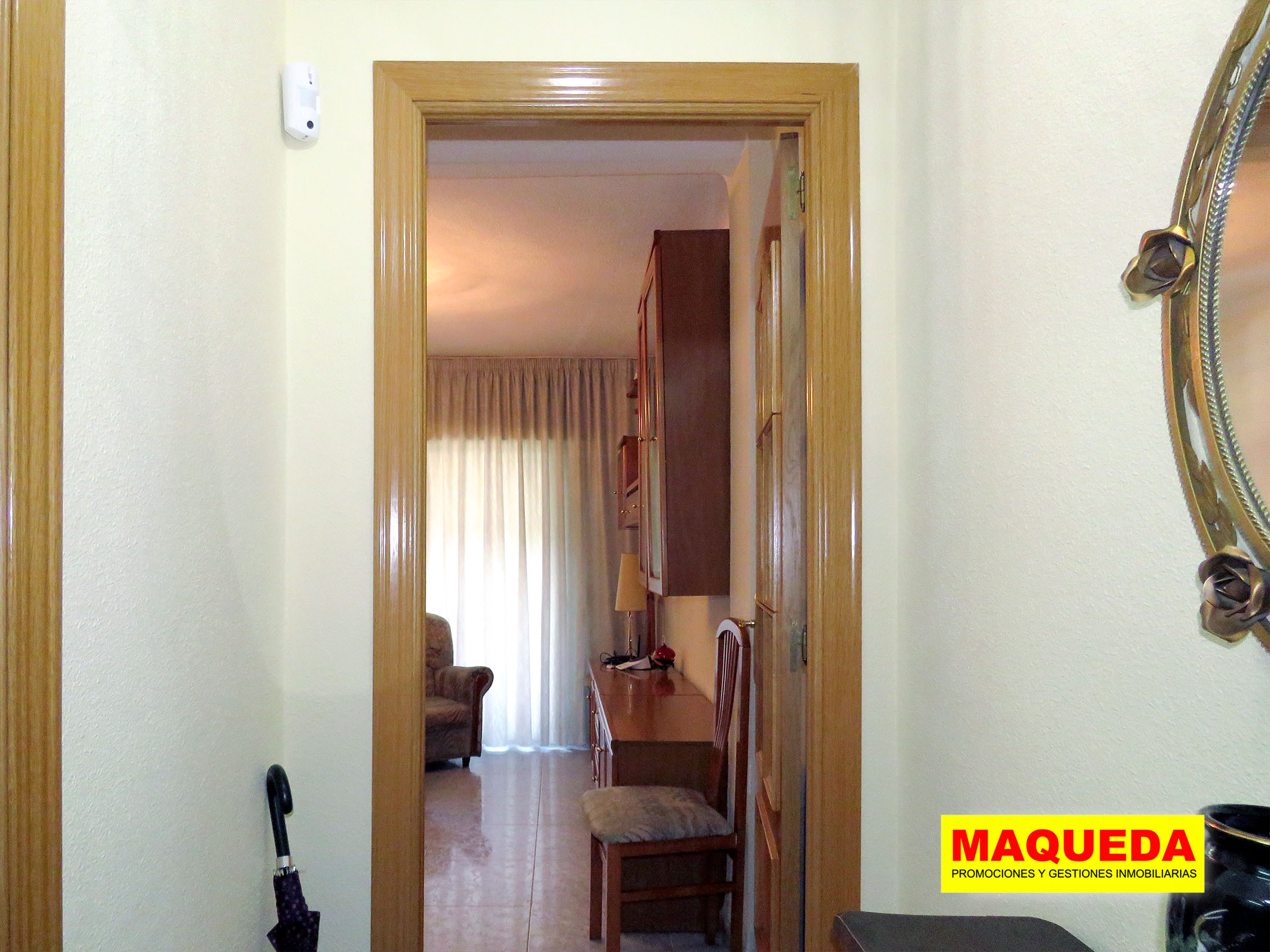 Hall de entrada del piso en venta en zona centro de Alcorcón, junto a calle Mayor