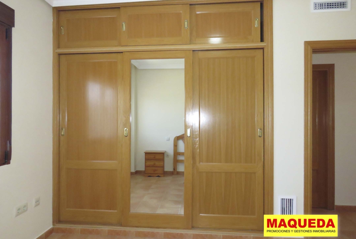 Armario en el domitorio del apartamento en alquiler en Calypo-Fado