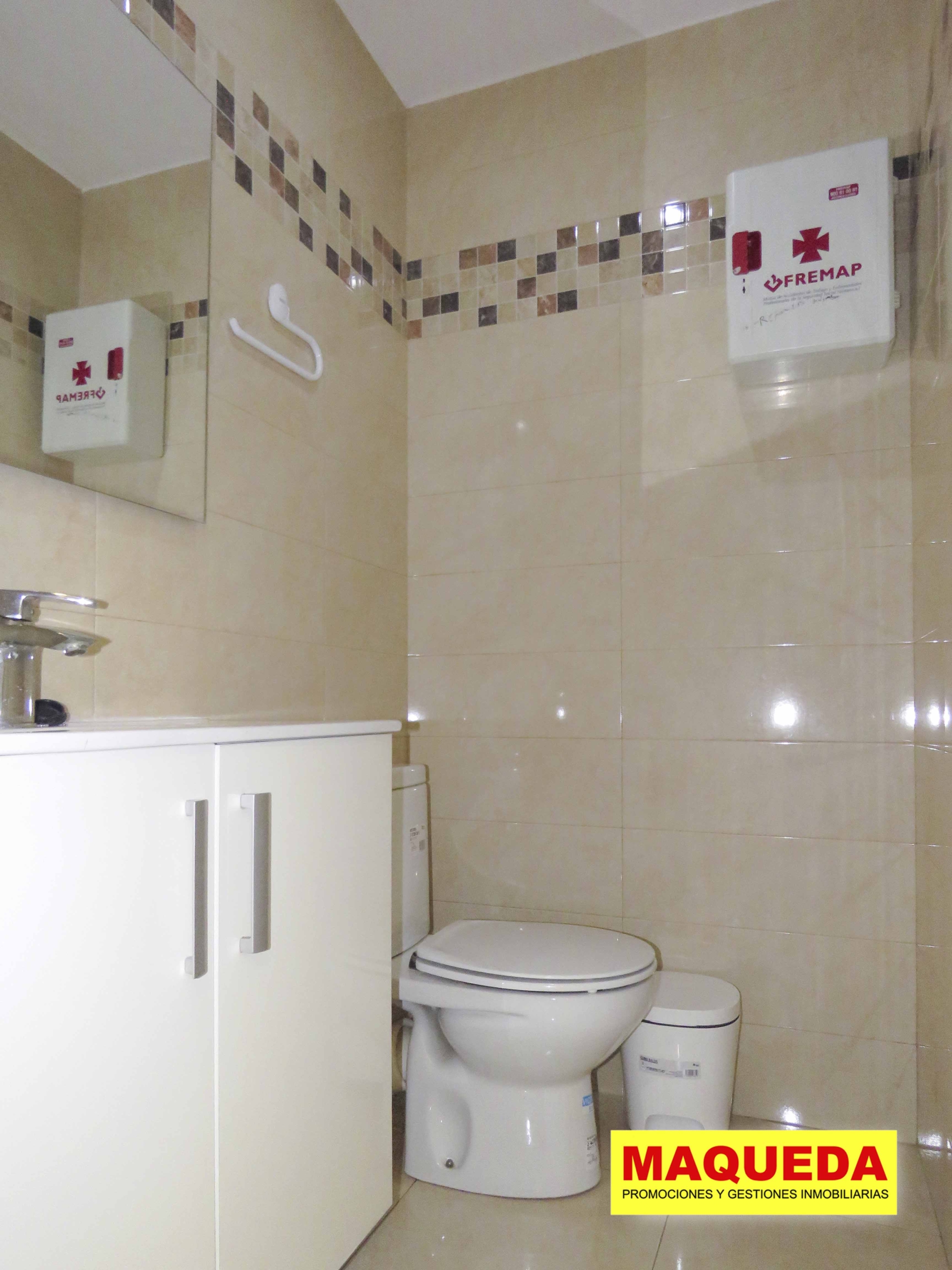 Baño del local en alquiler en Los Cantos, Alcorcón Centro