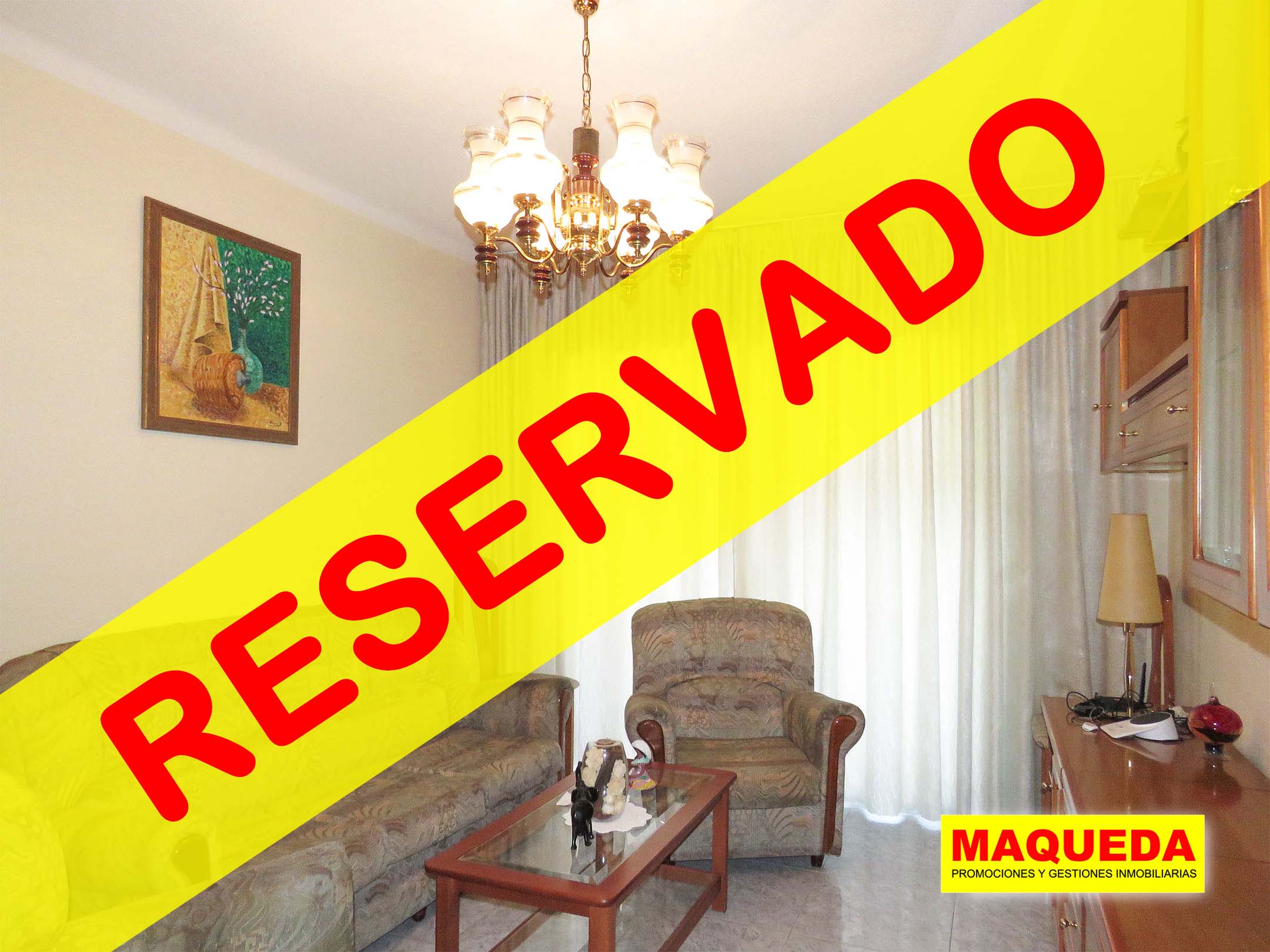 Salón del piso en venta en zona centro de Alcorcón, junto a calle Mayor con etiqueta de RESERVADO