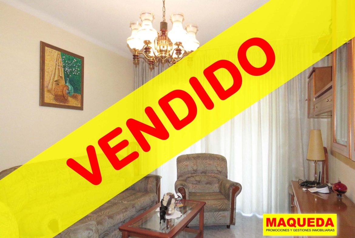 Salón del piso en venta en zona centro de Alcorcón, junto a calle Mayor con etiqueta de VENDIDO