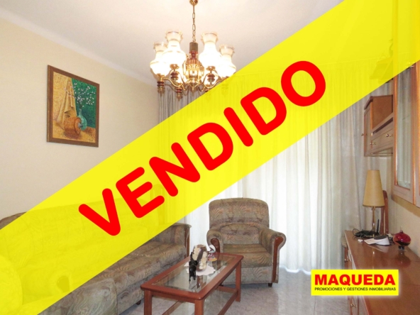 Salón del piso en venta en zona centro de Alcorcón, junto a calle Mayor con etiqueta de VENDIDO