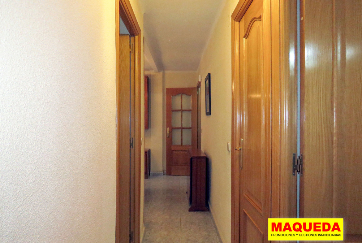 Pasillo del piso en venta en zona centro de Alcorcón, junto a calle Mayor