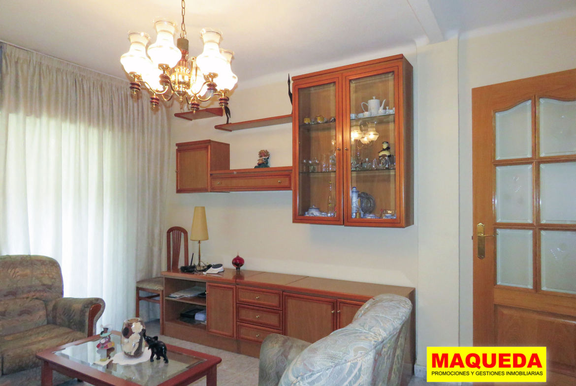 Salón del piso en venta en zona centro de Alcorcón, junto a calle Mayor
