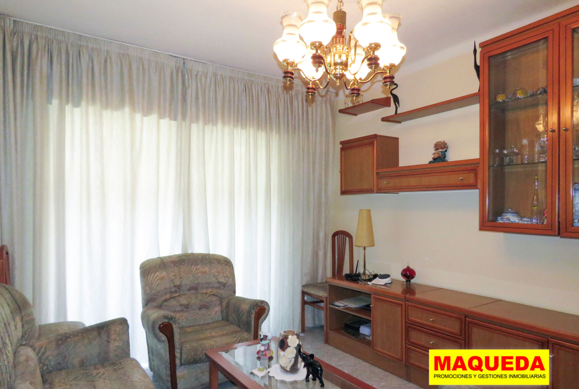 Salón con terraza del piso en venta en zona centro de Alcorcón, junto a calle Mayor