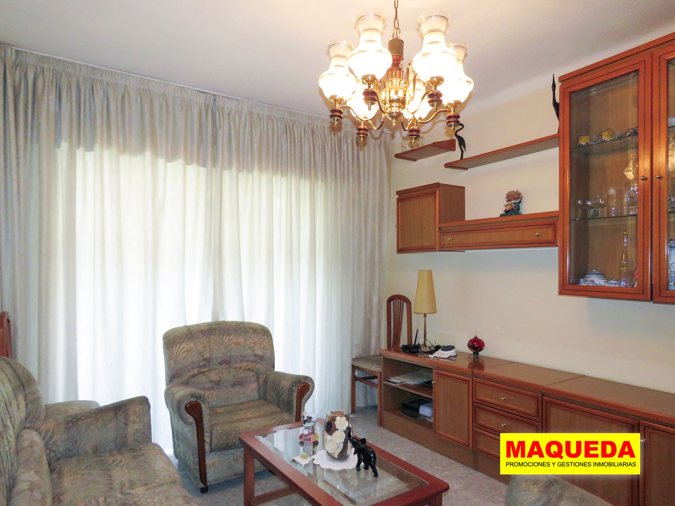 Salón con terraza del piso en venta en zona centro de Alcorcón, junto a calle Mayor