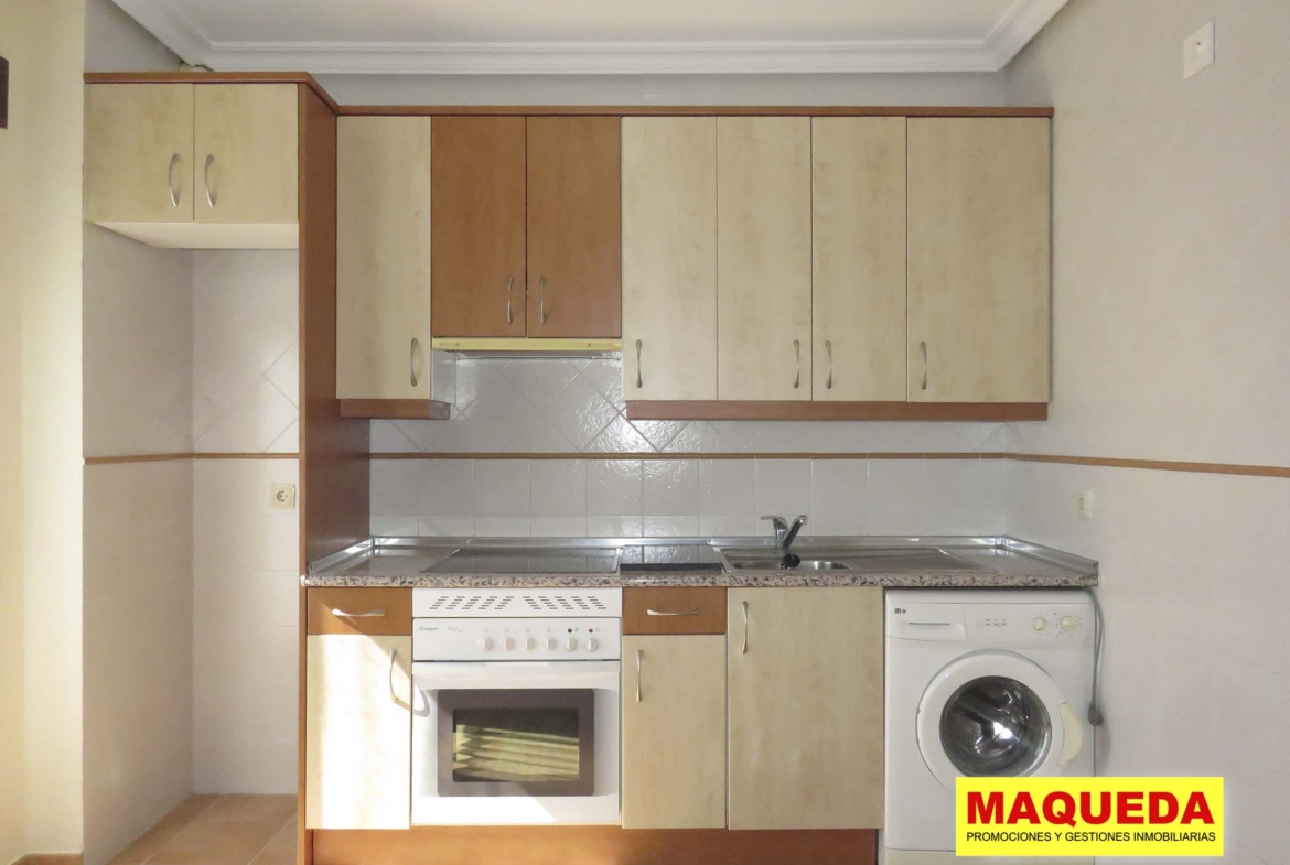 Cocina amueblada del apartamento en alquiler en Calypo-Fado