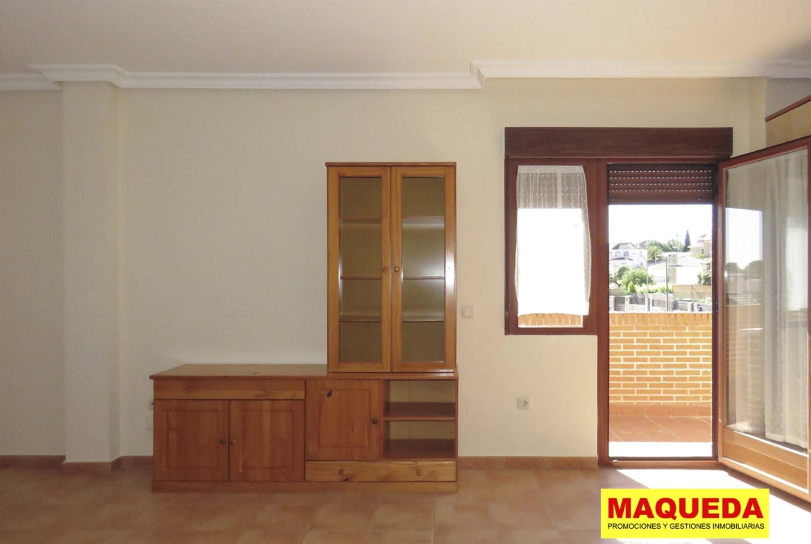 Salón con terraza del apartamento en alquiler en Calypo-Fado