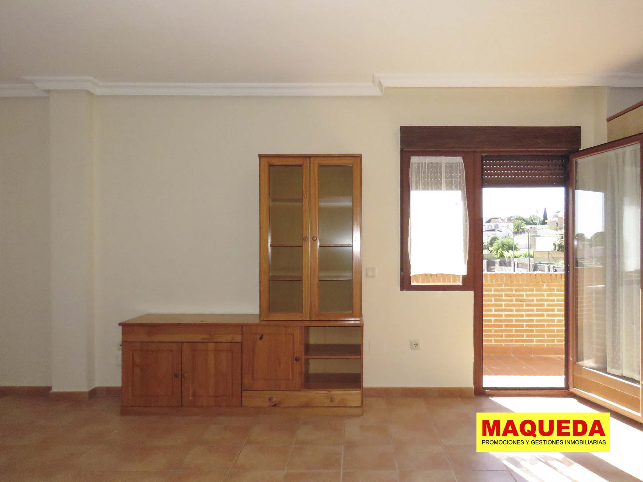Salón con terraza del apartamento en alquiler en Calypo-Fado