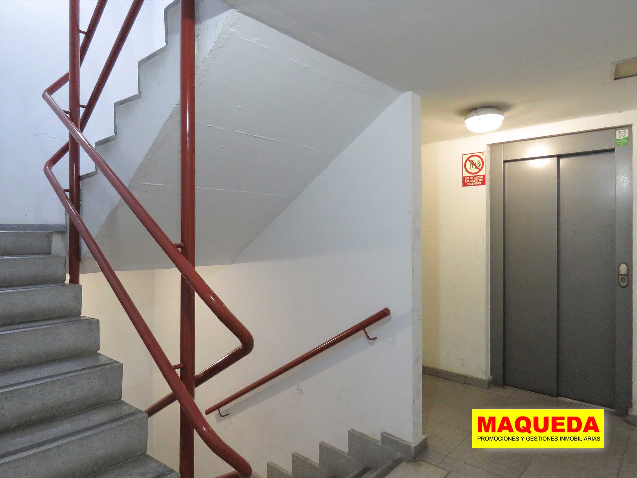 Acceso peatonal a la plaza de garaje en venta en Avenida del Oeste, Alcorcón