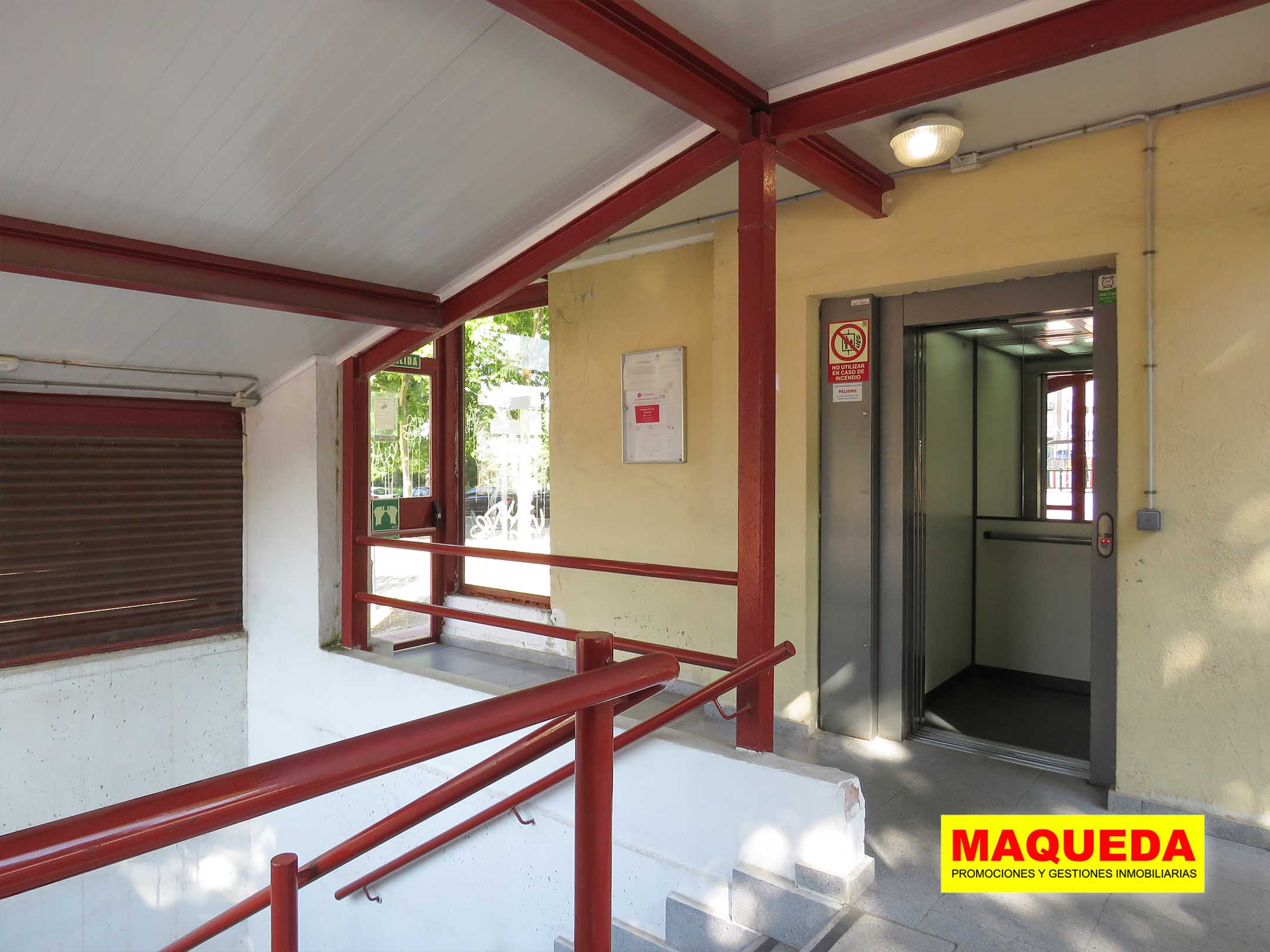 Ascensor de la plaza de garaje en venta en Avenida del Oeste, Alcorcón