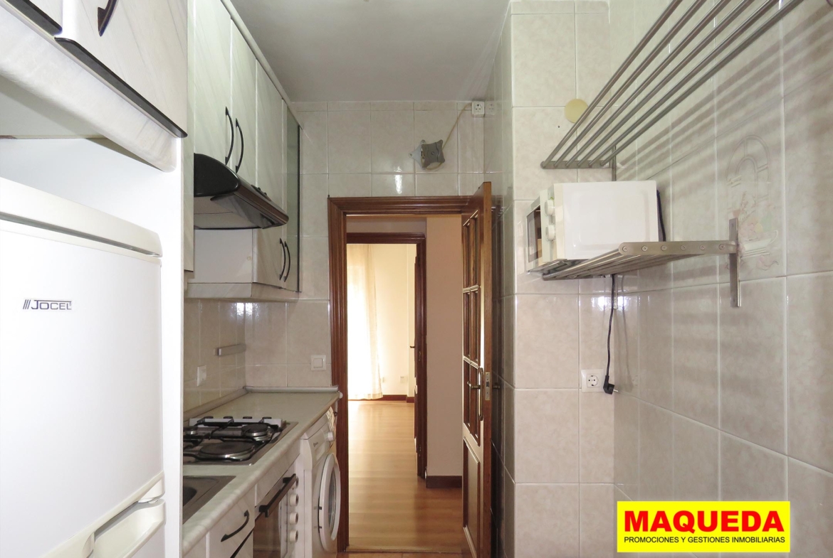 Cocina amueblada del piso en venta en Alcorcón Centro junto a calle Mayor