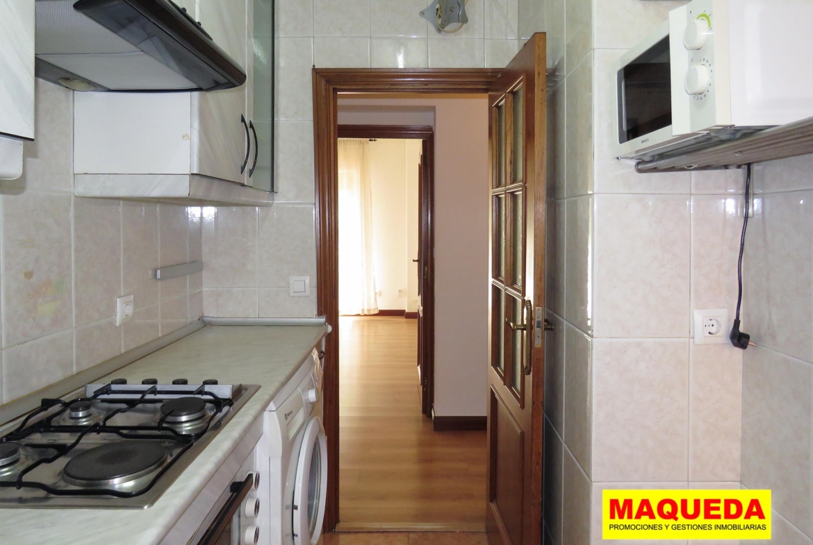 Cocina amueblada del piso en venta en Alcorcón Centro junto a calle Mayor