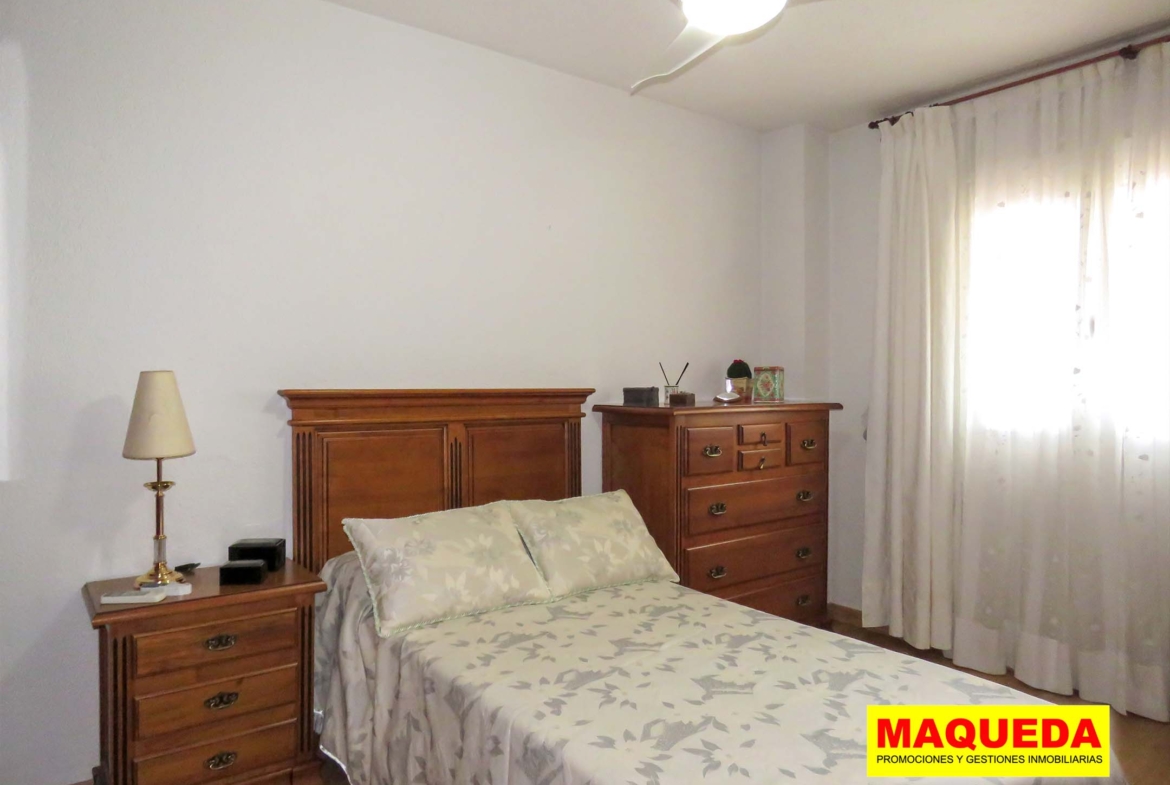 Dormitorio principal del piso en venta en calle Mayor Alcorcón