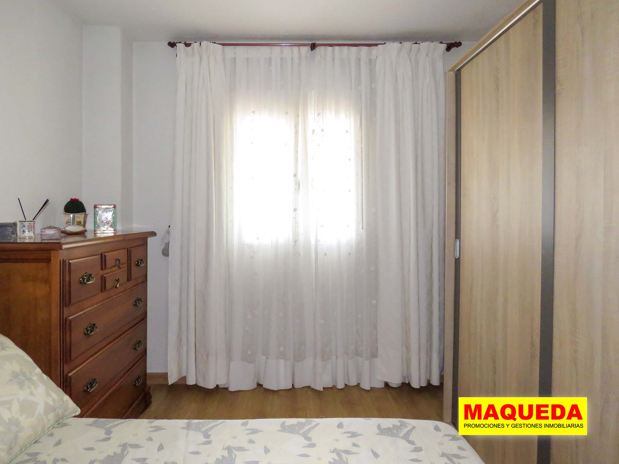 Amplio dormitorio principal del piso en venta en calle Mayor Alcorcón