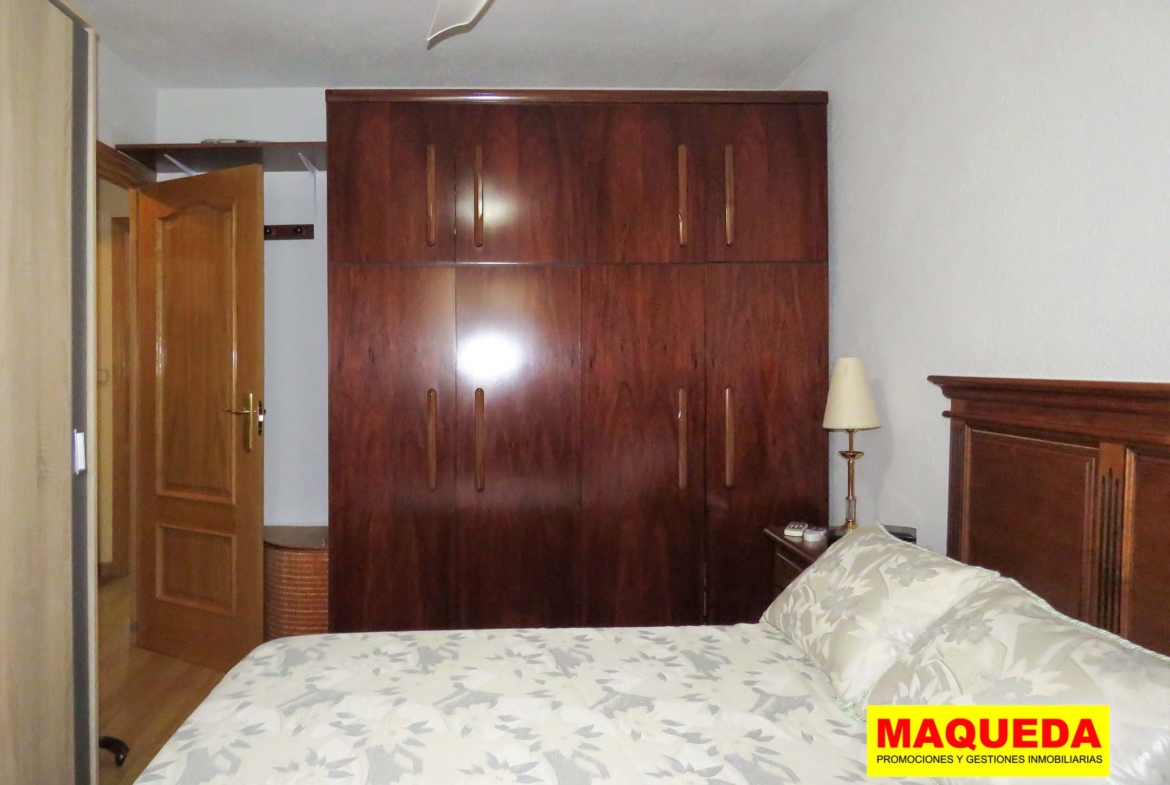 Dormitorio principal del piso en venta en calle Mayor Alcorcón