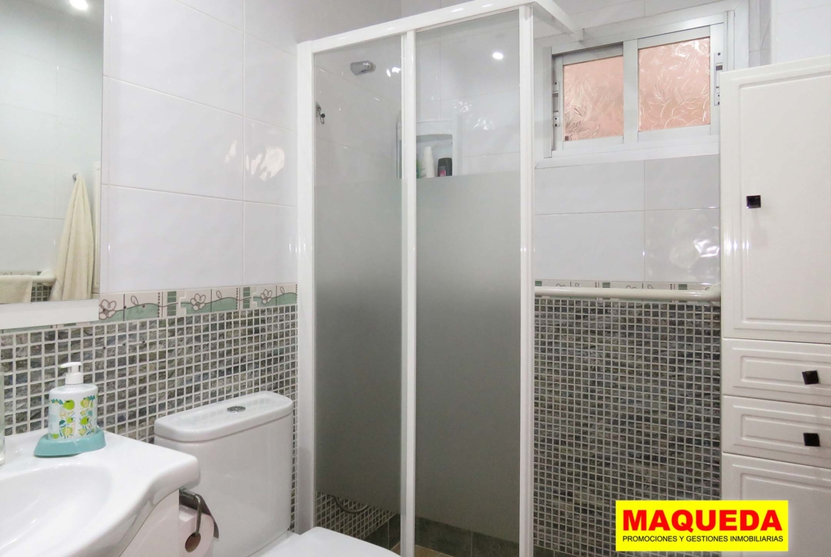 Baño con ducha del piso en venta en calle Mayor Alcorcón