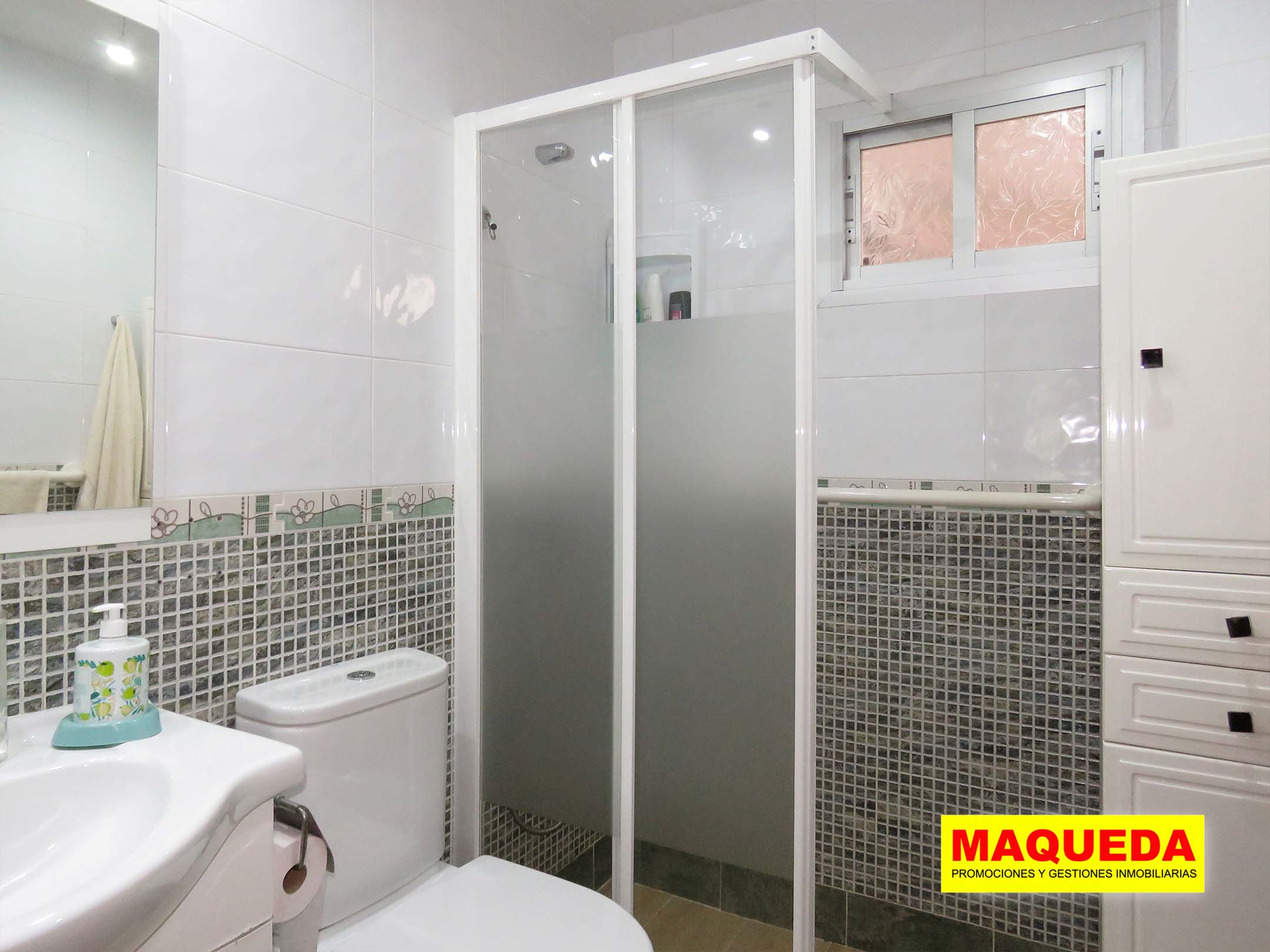 Baño con ducha del piso en venta en calle Mayor Alcorcón