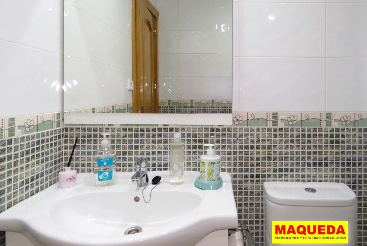 Baño reformado del piso en venta en calle Mayor Alcorcón