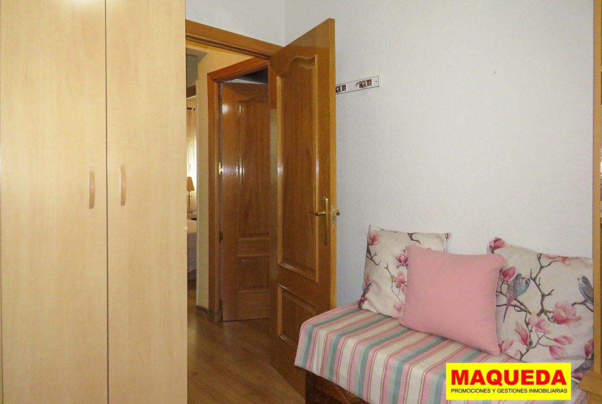 Dormitorio sencillo del piso en venta en calle Mayor Alcorcón