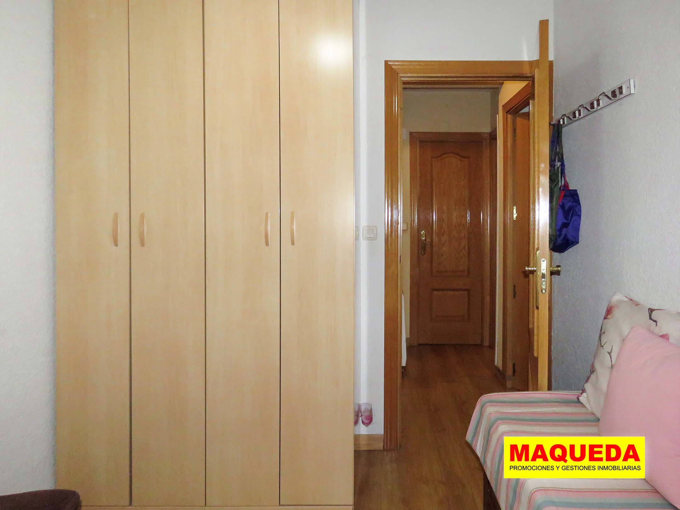 Dormitorio con armario del piso en venta en calle Mayor Alcorcón