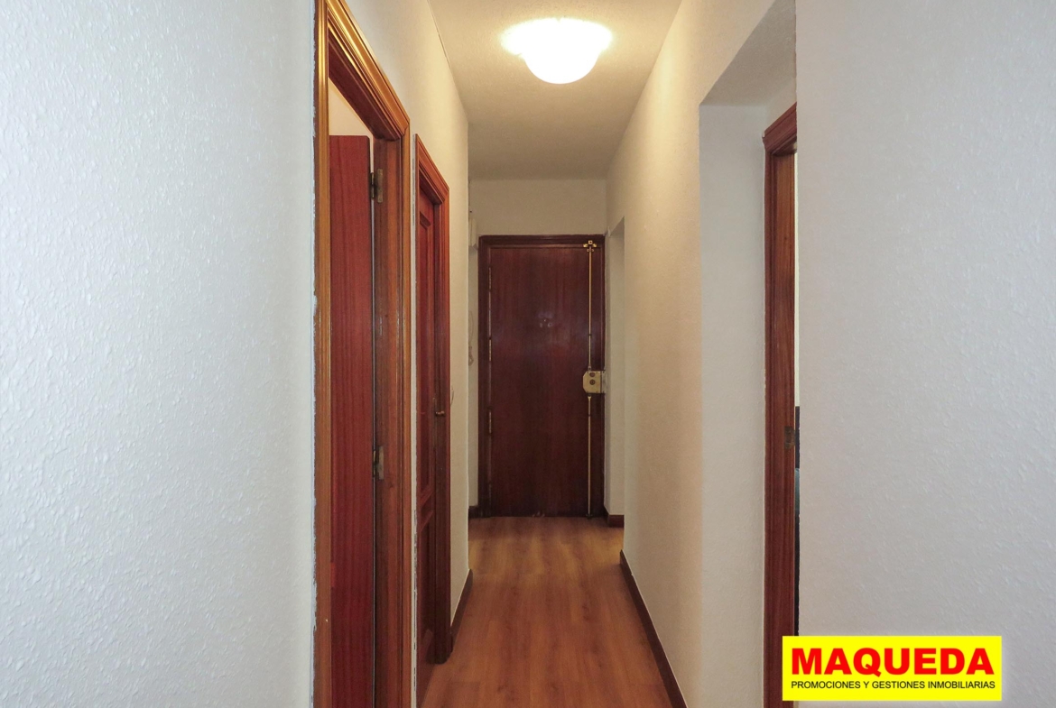 Pasillo del piso en venta en Alcorcón Centro junto a calle Mayor