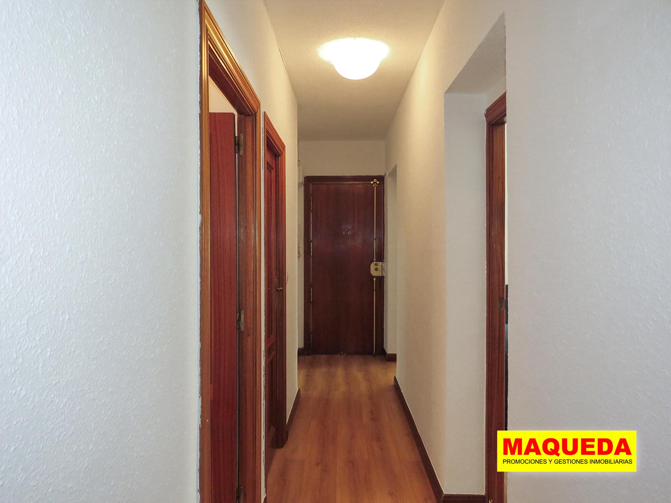 Pasillo del piso en venta en Alcorcón Centro junto a calle Mayor