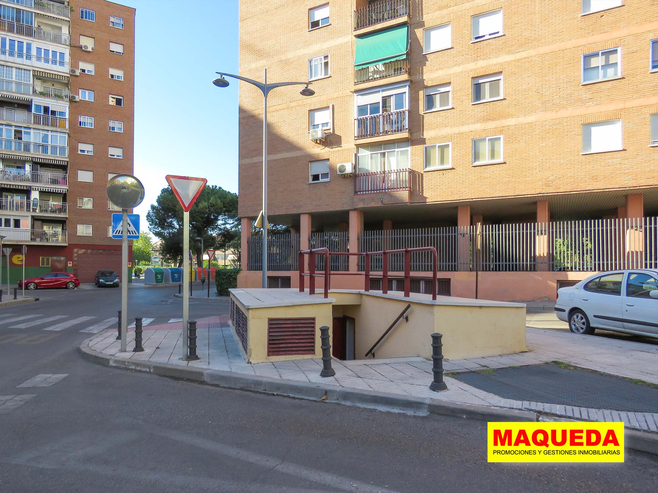 Acceso peatonal de la plaza de garaje en venta en calle Cerrajón, Alcorcón Centro