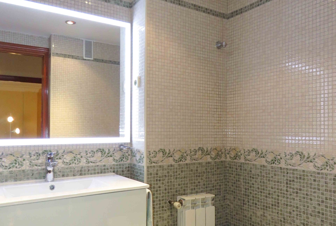 Baño completo del piso amueblado en alquiler en Parque Mayor, Alcorcón