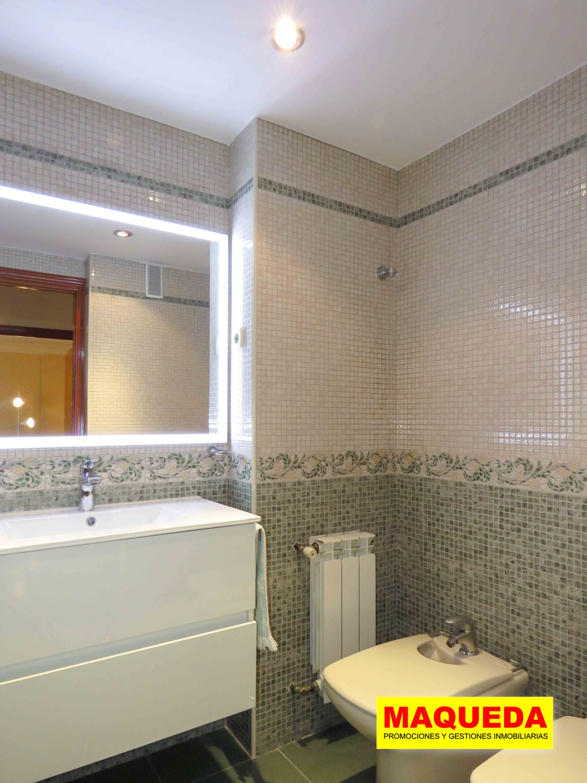 Baño completo del piso amueblado en alquiler en Parque Mayor, Alcorcón