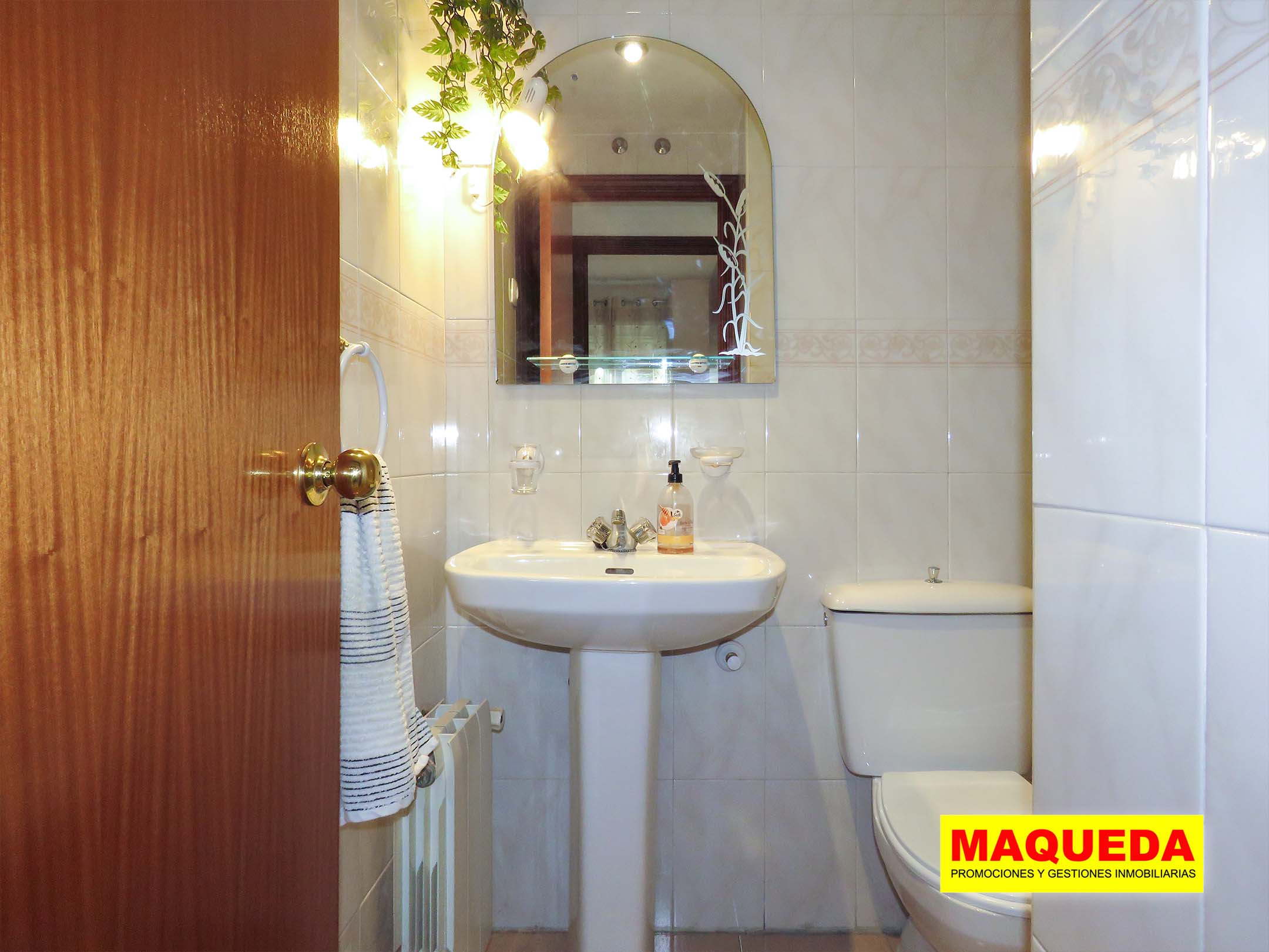 Baño con bañera del piso en venta en Los Rosales - El Espinillo, Villaverde