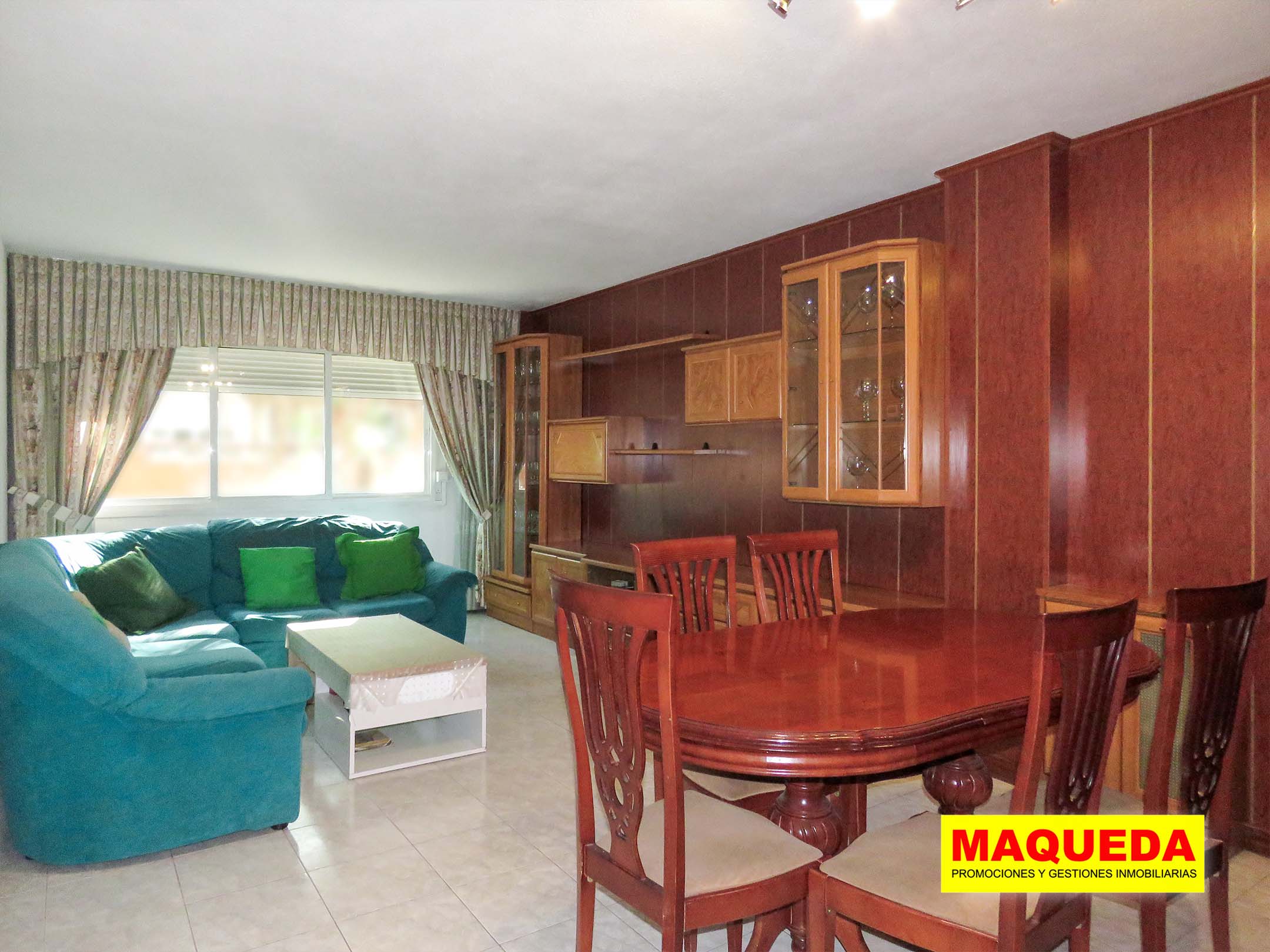 Salón del piso en venta en Los Rosales - El Espinillo, Villaverde